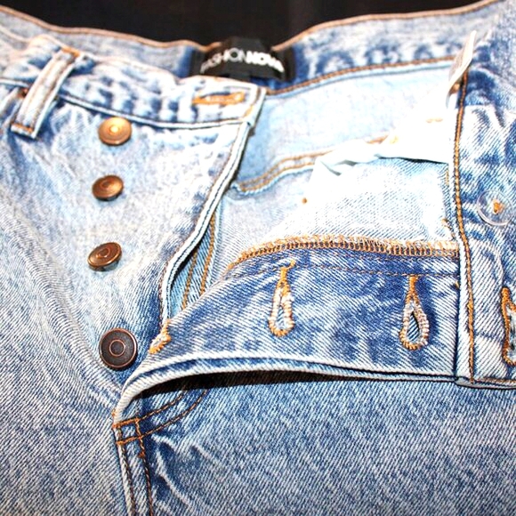 Fashion Nova High-Waisted Jeans - Light Wash - Size 7 - Picture 5 of 12